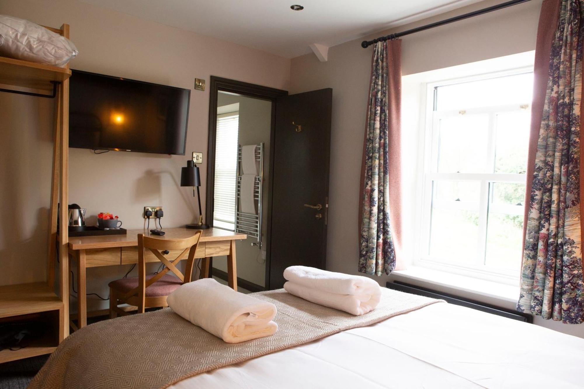 Square & Compass Hotel Two Dales Bagian luar foto